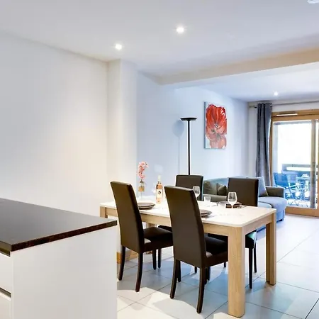 Grand Paradis B11 - Good Location & Parking דירה