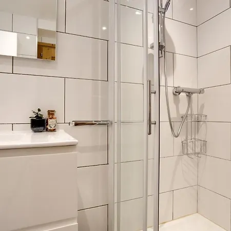 Grand Paradis B11 - Good Location & Parking דירה *